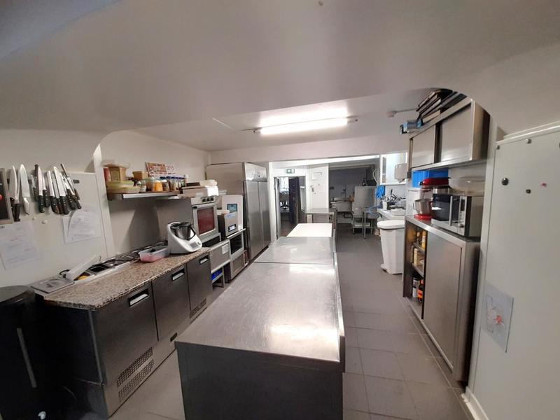 Maison - 750 m² - 9 pièces