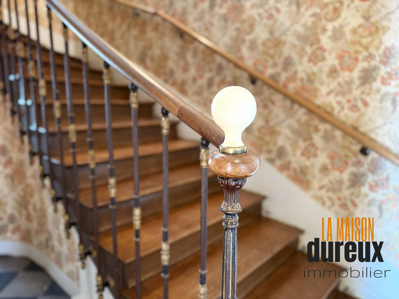 Maison - 310 m² - 12 pièces