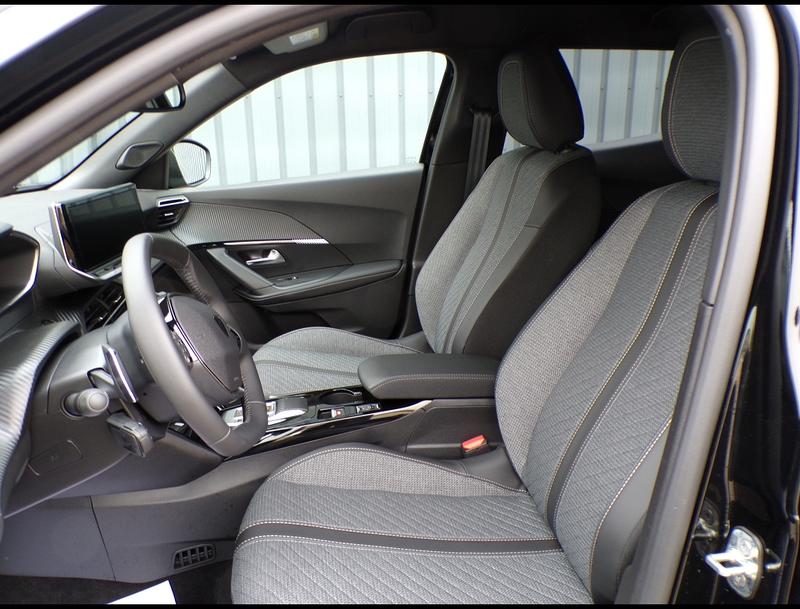 Peugeot 2008 Hybrid 145 Allure e-Dcs6