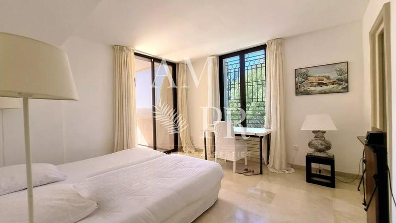 Villa - 250 m² - 10 pièces