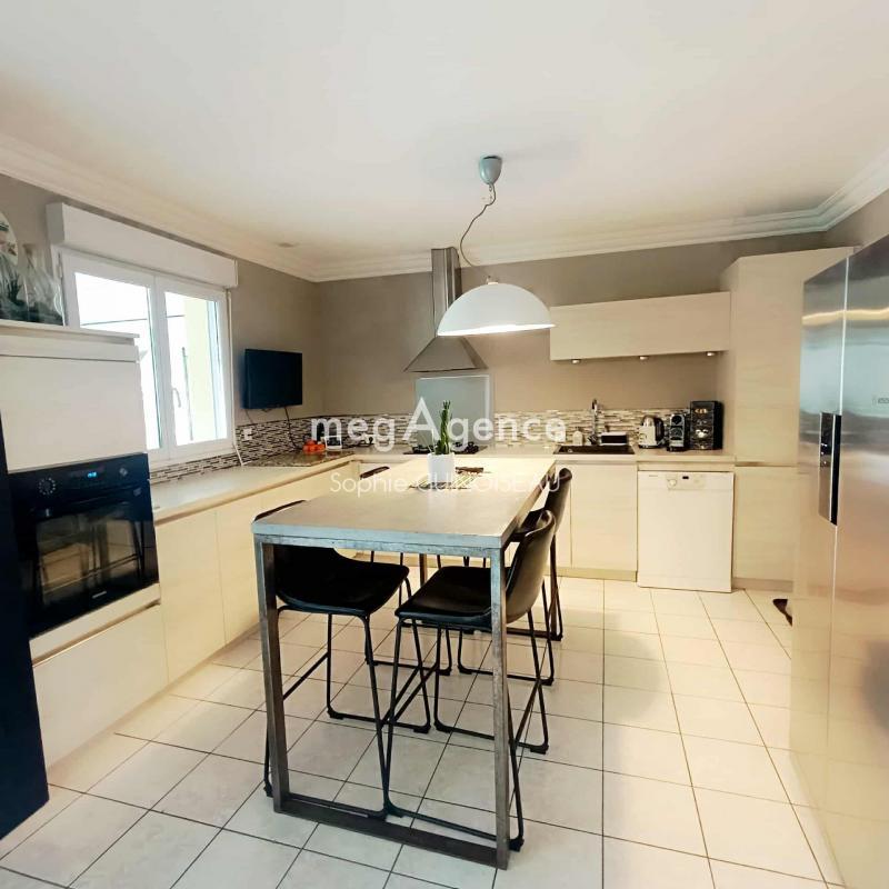 Maison - 180 m² - 7 pièces