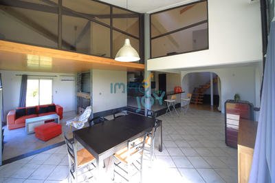 Maison - 215 m² - 8 pièces