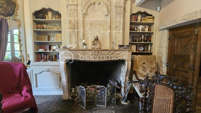 Propriété - 212 m² - 10 pièces