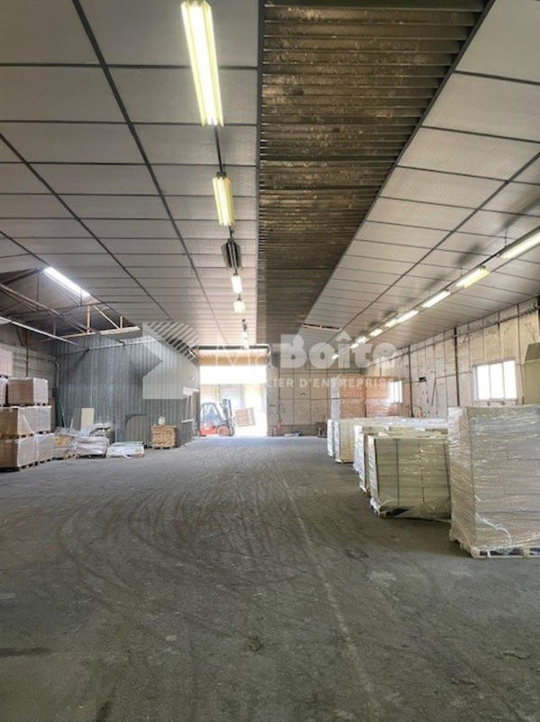 Entrepôt - 630 m²