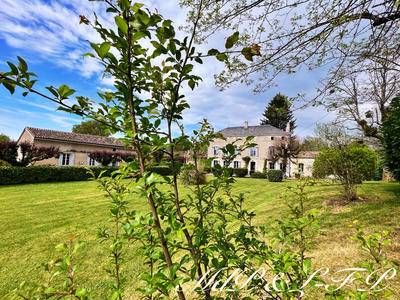 Maison - 262 m² - 7 pièces