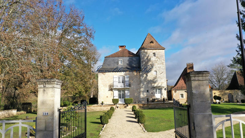 Maison - 396 m² - 13 pièces