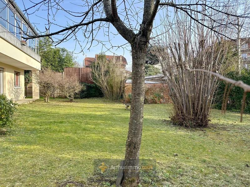 Maison - 236 m² - 11 pièces