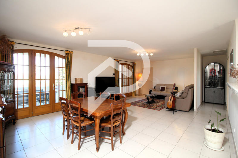 Maison - 180 m² - 6 pièces