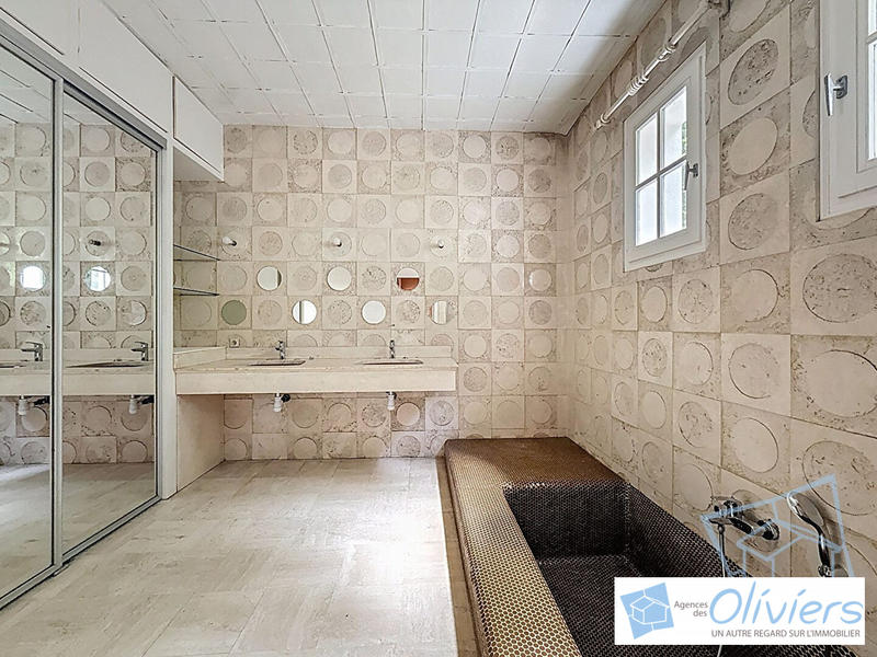 Maison - 221 m² - 9 pièces