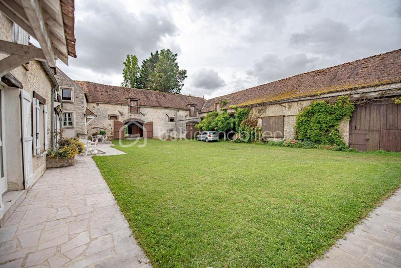 Corps de ferme - 240 m² - 10 pièces