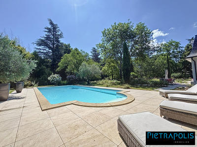 Villa - 244 m² - 7 pièces