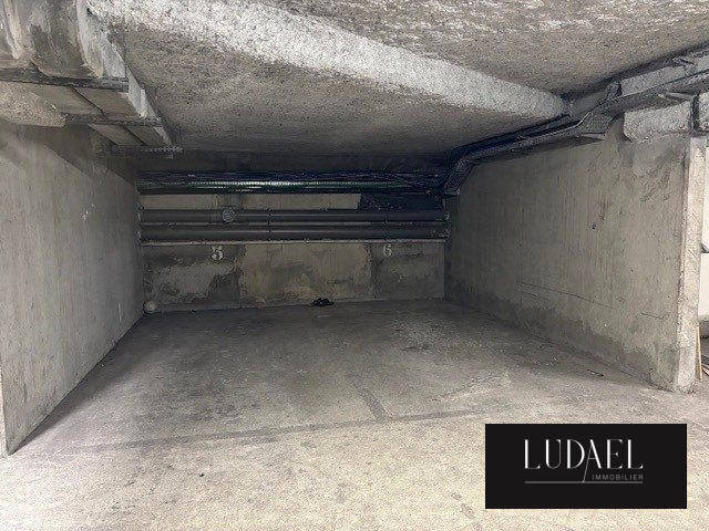 Parking / Garage - 11 m²