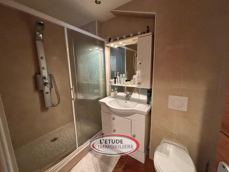 Maison - 246 m² - 11 pièces