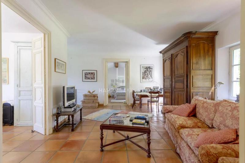 Mas - 300 m² - 9 pièces