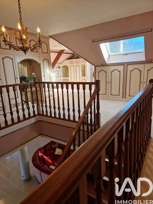 Maison - 250 m² - 8 pièces