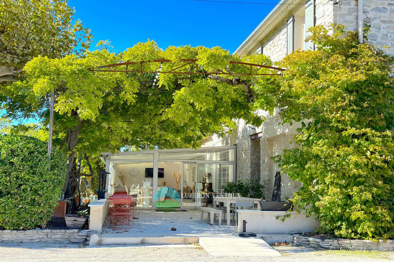 Propriété - 408 m² - 15 pièces