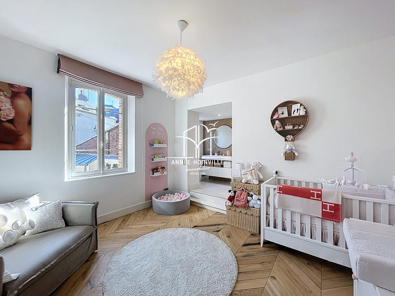 Villa - 330 m² - 9 pièces