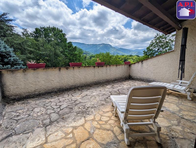 Maison - 213 m² - 7 pièces