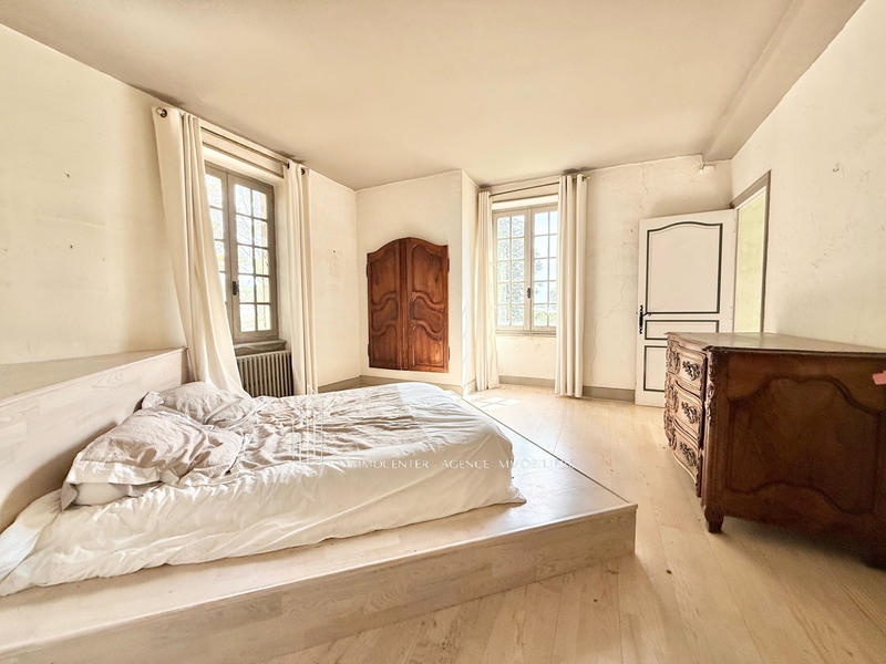 Villa - 300 m² - 9 pièces