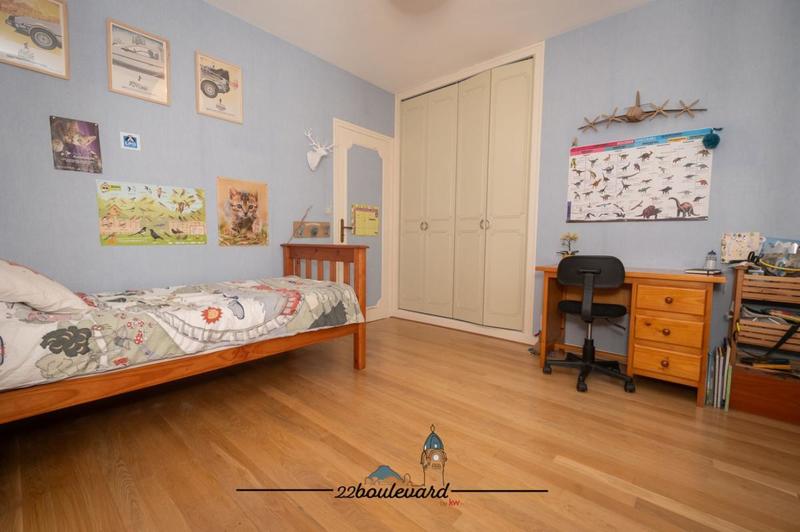 Pavillon - 240 m² - 10 pièces