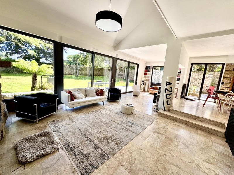 Maison - 311 m² - 8 pièces