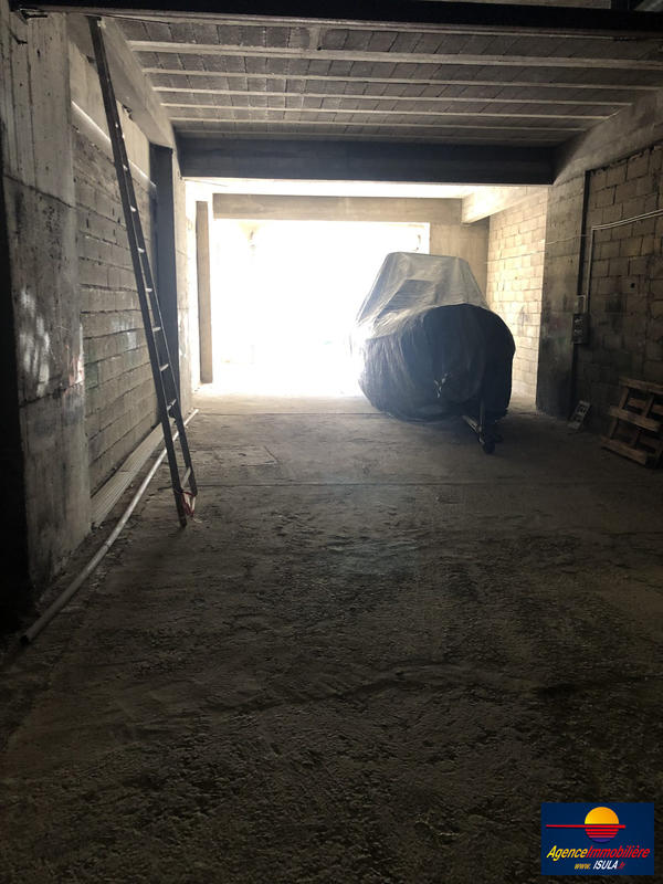 Entrepôt - 180 m²