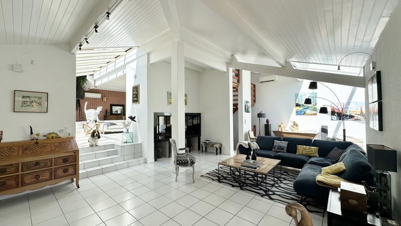 Maison d'architecte - 240 m² - 9 pièces