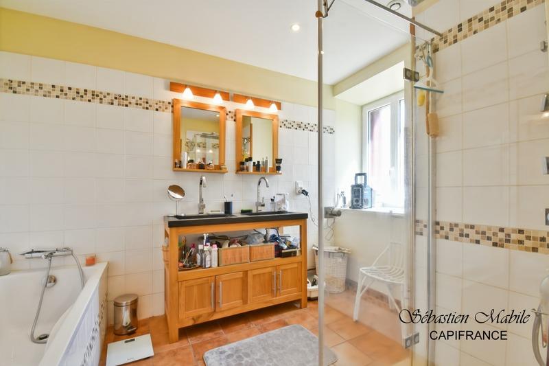 Maison - 212 m² - 7 pièces