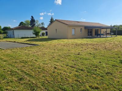 Maison - 90 m² - 5 pièces