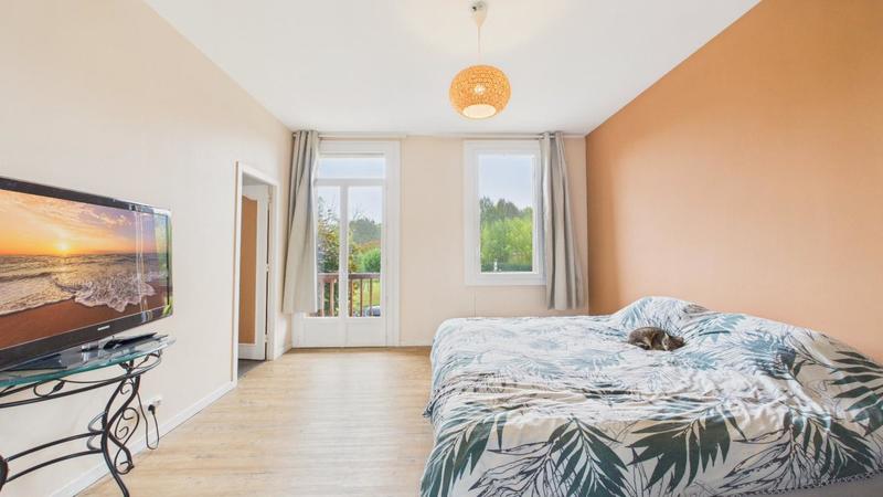 Maison - 256 m² - 9 pièces