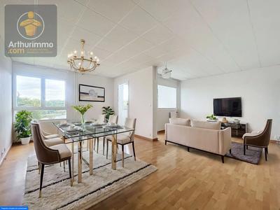 Appartement - 93 m² - 5 pièces