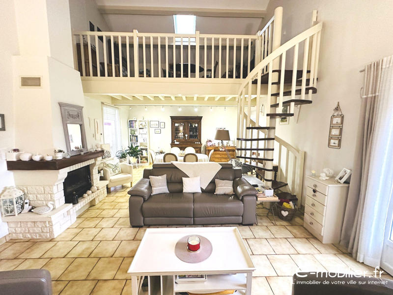 Maison traditionnelle - 145 m² - 5 pièces