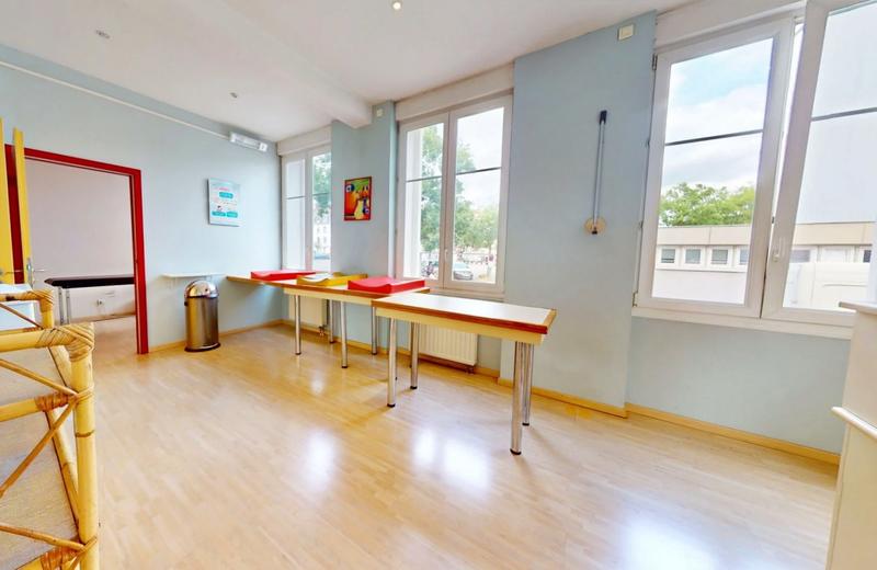 Local d'activités - 141 m² - 5 pièces