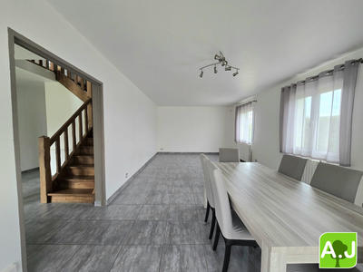 Maison traditionnelle - 125 m² - 6 pièces