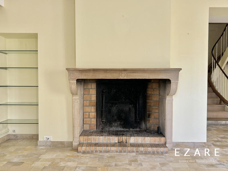 Maison - 240 m² - 9 pièces