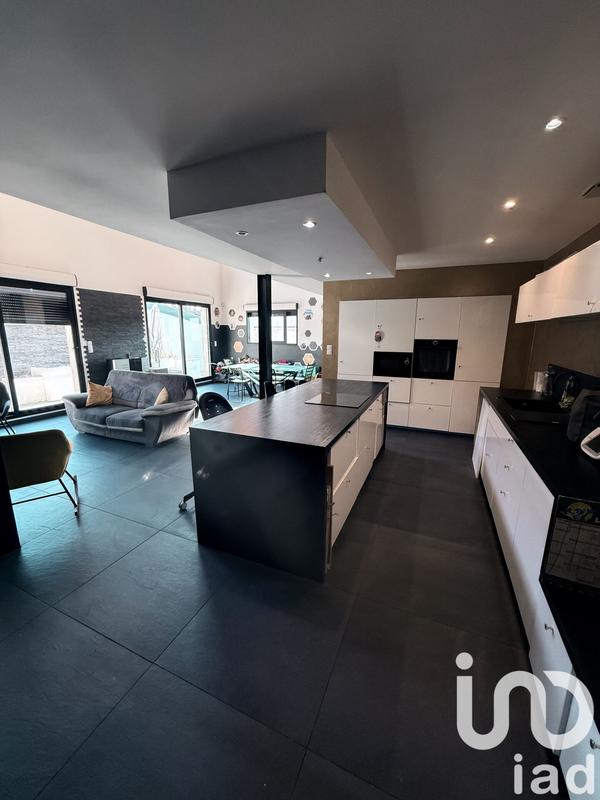 Maison - 277 m² - 7 pièces