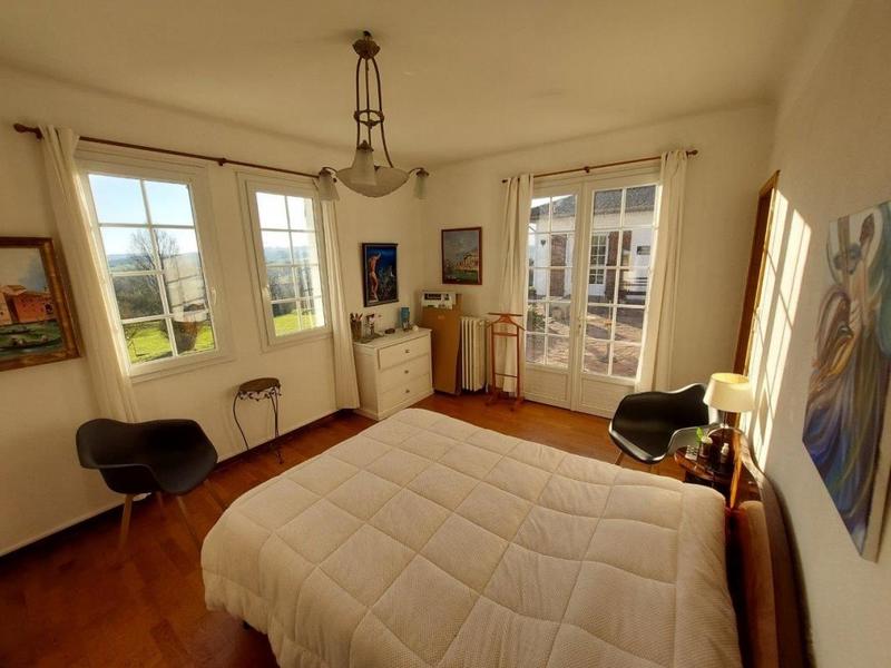 Villa - 240 m² - 8 pièces