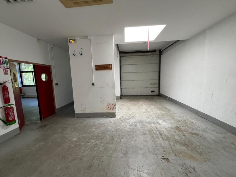 Local commercial - 223 m² - 8 pièces