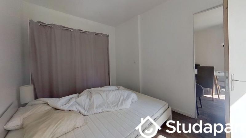 Chambre - 70 m² - 1 pièce