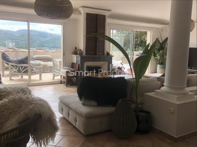 Propriété - 316 m² - 9 pièces