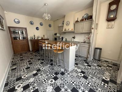 Maison - 205 m² - 6 pièces