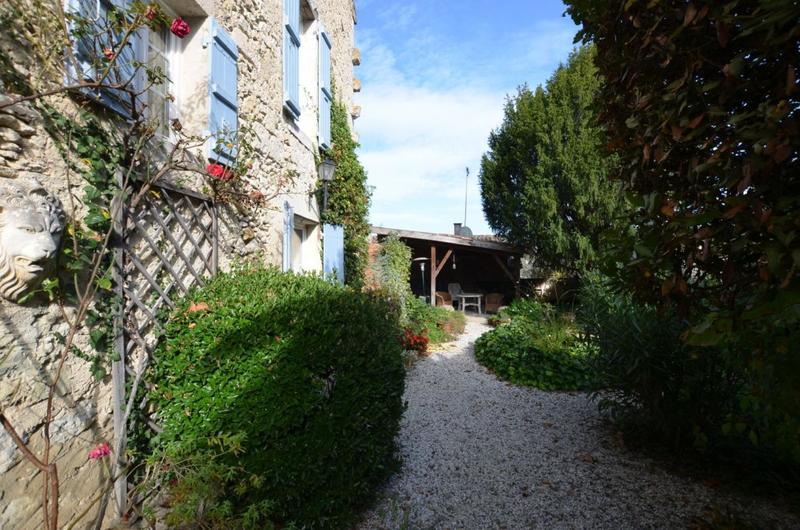 Maison - 210 m² - 7 pièces