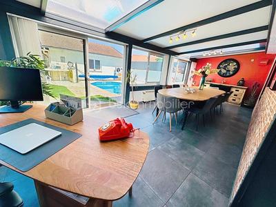 Maison traditionnelle - 143 m² - 8 pièces