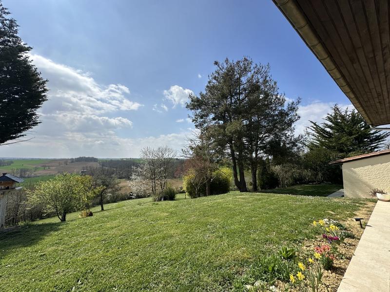 Maison - 227 m² - 7 pièces