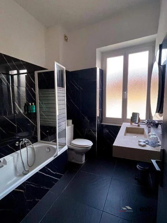 Fonds de commerce - 979 m²