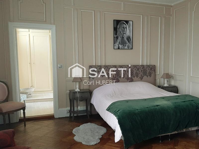 Maison - 284 m² - 12 pièces