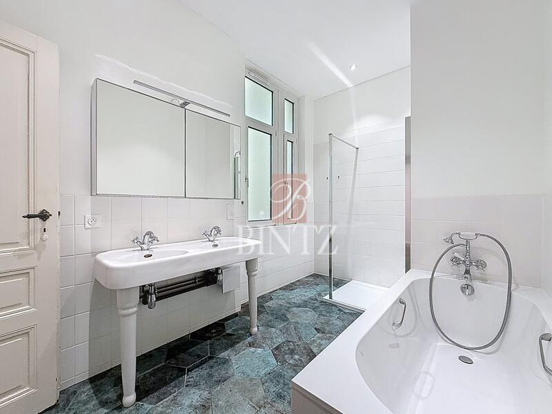 Appartement - 220 m² - 7 pièces