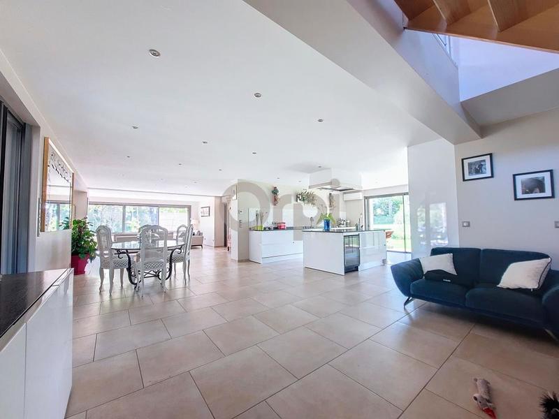 Propriété - 262 m² - 5 pièces