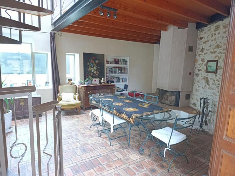 Maison - 202 m² - 8 pièces