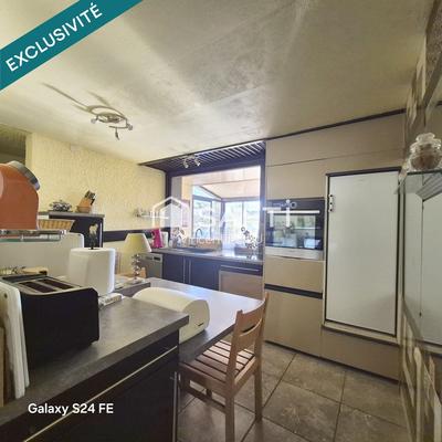 Villa - 201 m² - 10 pièces